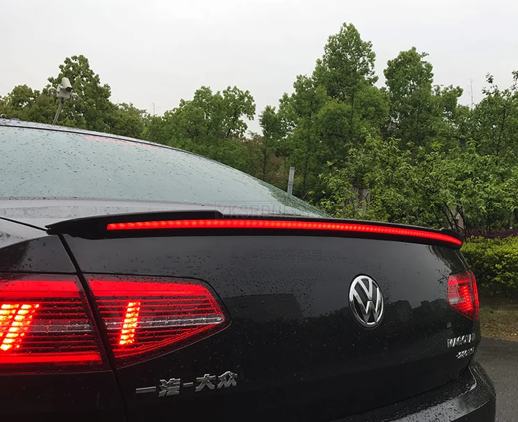 Detalle del diseño del alerón trasero para Passat B8
