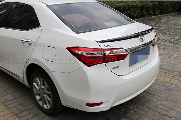 Labio de maletero Toyota Corolla 2014-2017 en ABS imprimado - imagen 3
