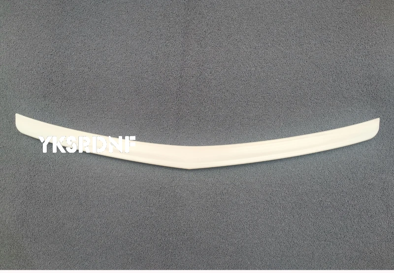 Alerón AKSHIRN para Mercedes W212, vista frontal