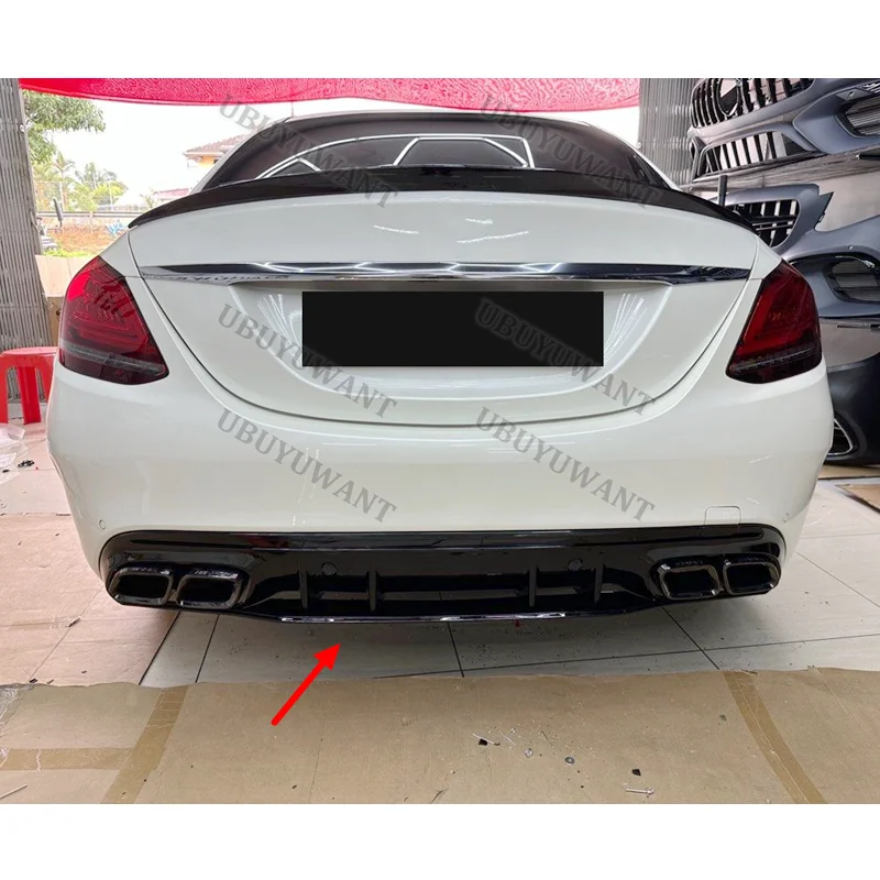 Montaje del alerón trasero Mercedes