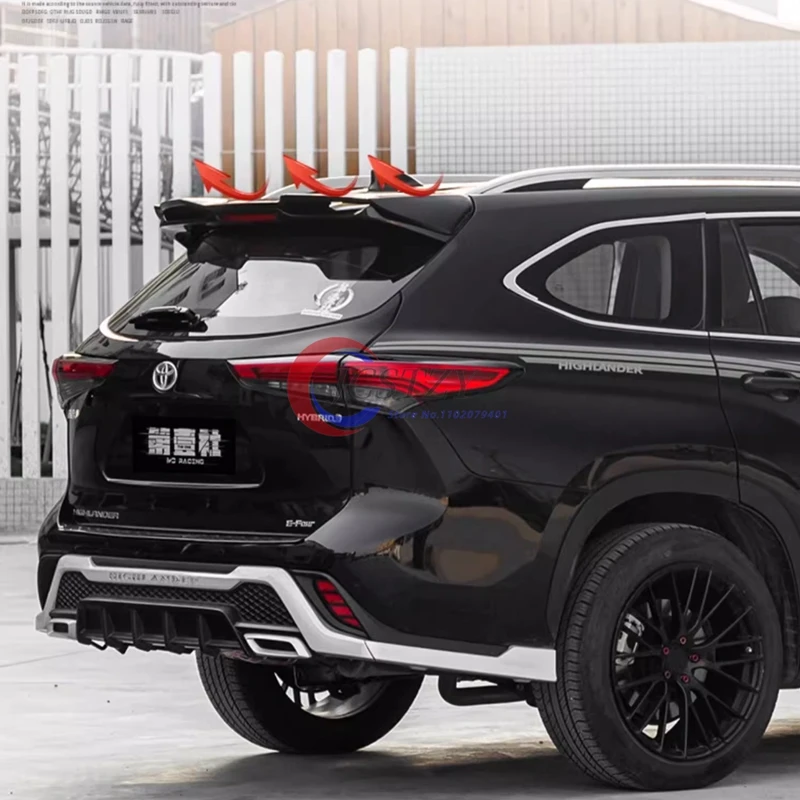 Alerón trasero Kirnese instalado en Toyota Highlander