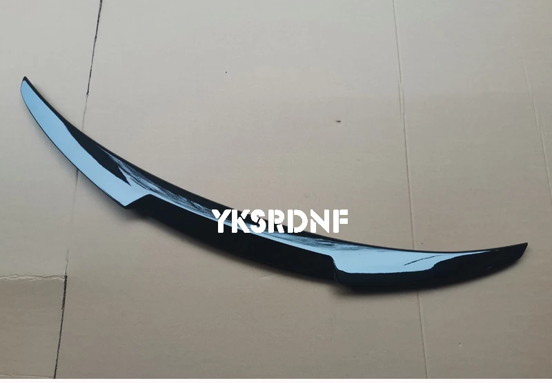 Detalle del tejido de fibra de carbono y acabado del alerón