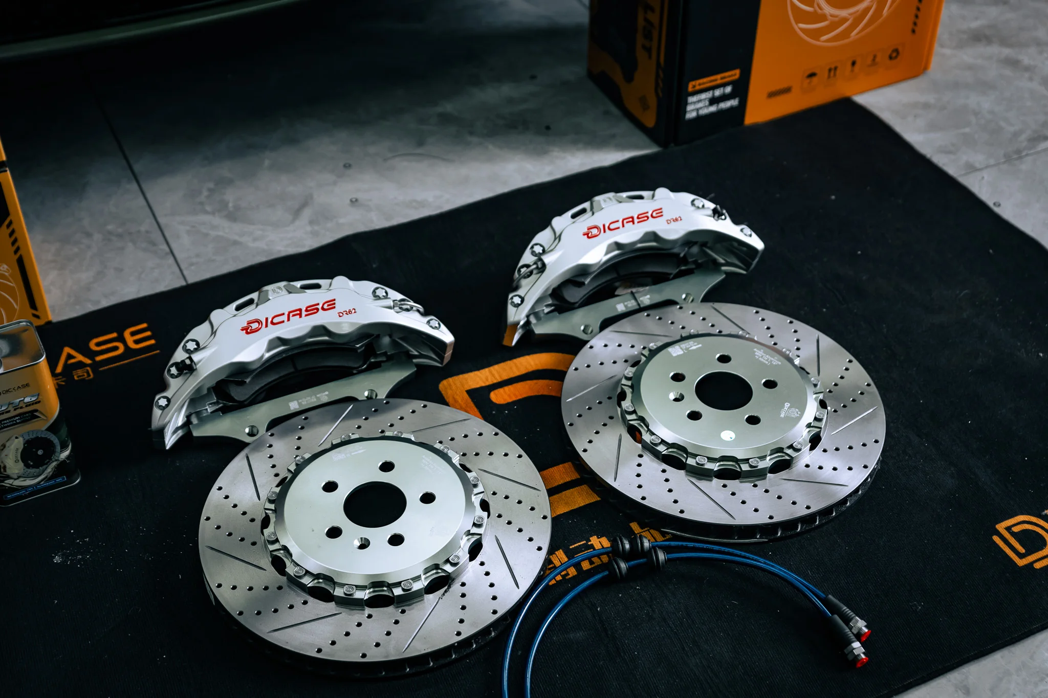 Dicase kit frenos delanteros con disco ranurado y pastillas Mazda 6