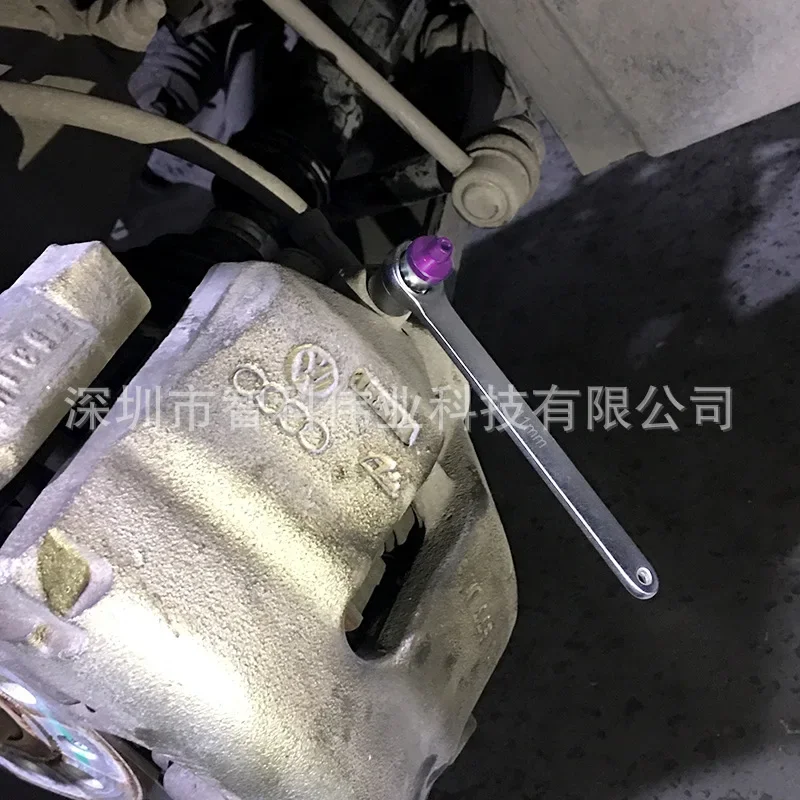Herramienta purga frenos acero con llave – coche, camión y moto - imagen 3
