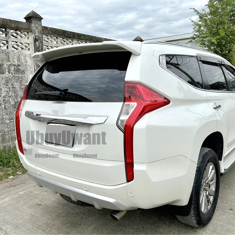 Detalle del acabado del alerón trasero Pajero Sport