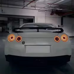 Pilotos traseros LED Nissan GT-R con intermitente dinámico