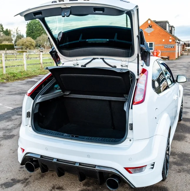 Amortiguador portón trasero Ford Focus RS Mk2 2009-2011