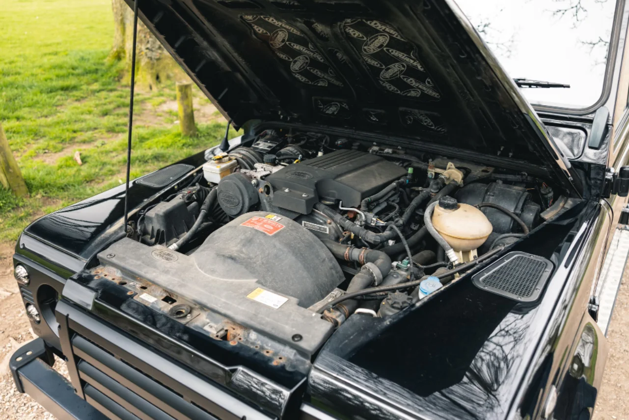 Puntal gas capó trasero Land Rover Defender 90 (2016)