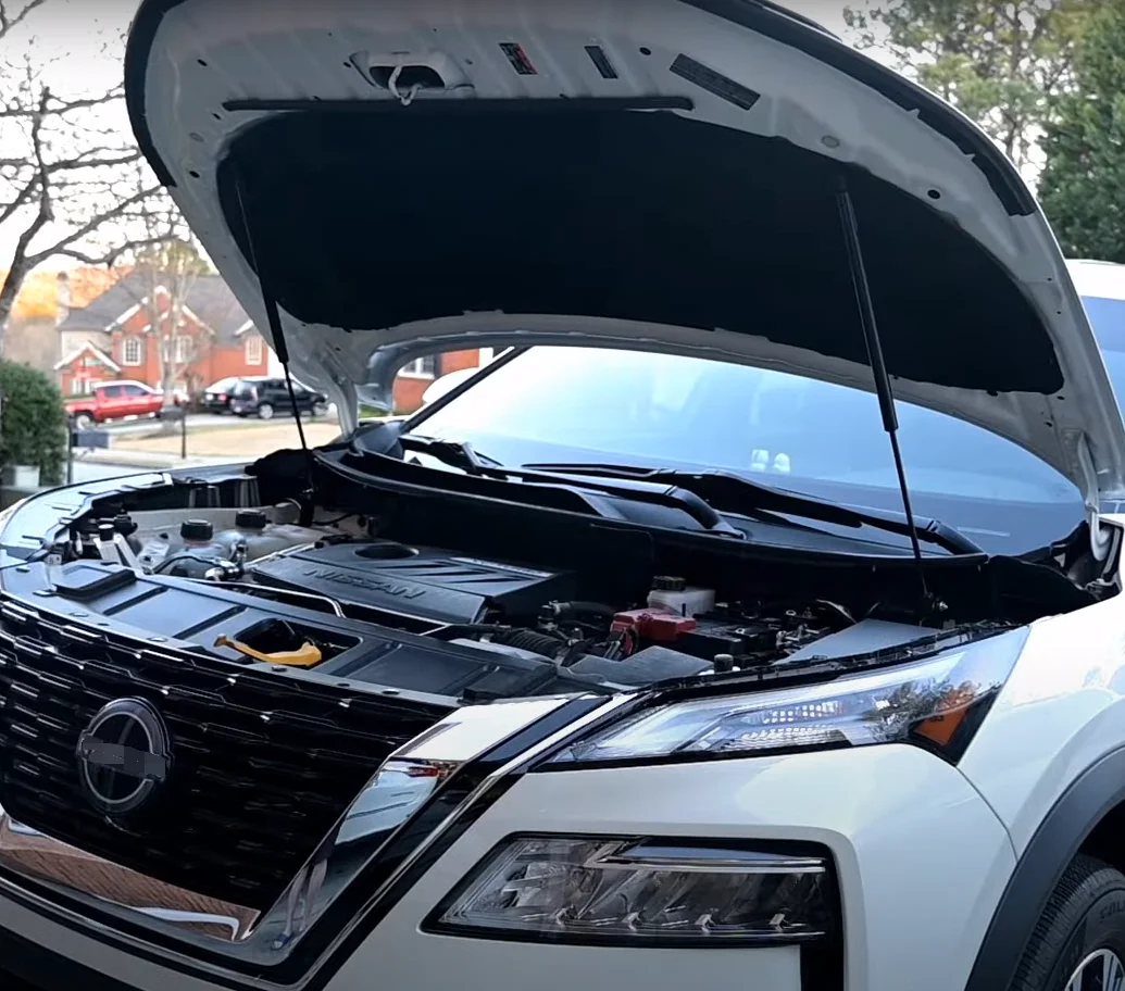 Capó delantero Nissan X-Trail T33 con puntales de gas – Rogue 2021
