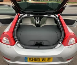 Puntal portón Volvo C30 – amortiguador maletero 2006-2013