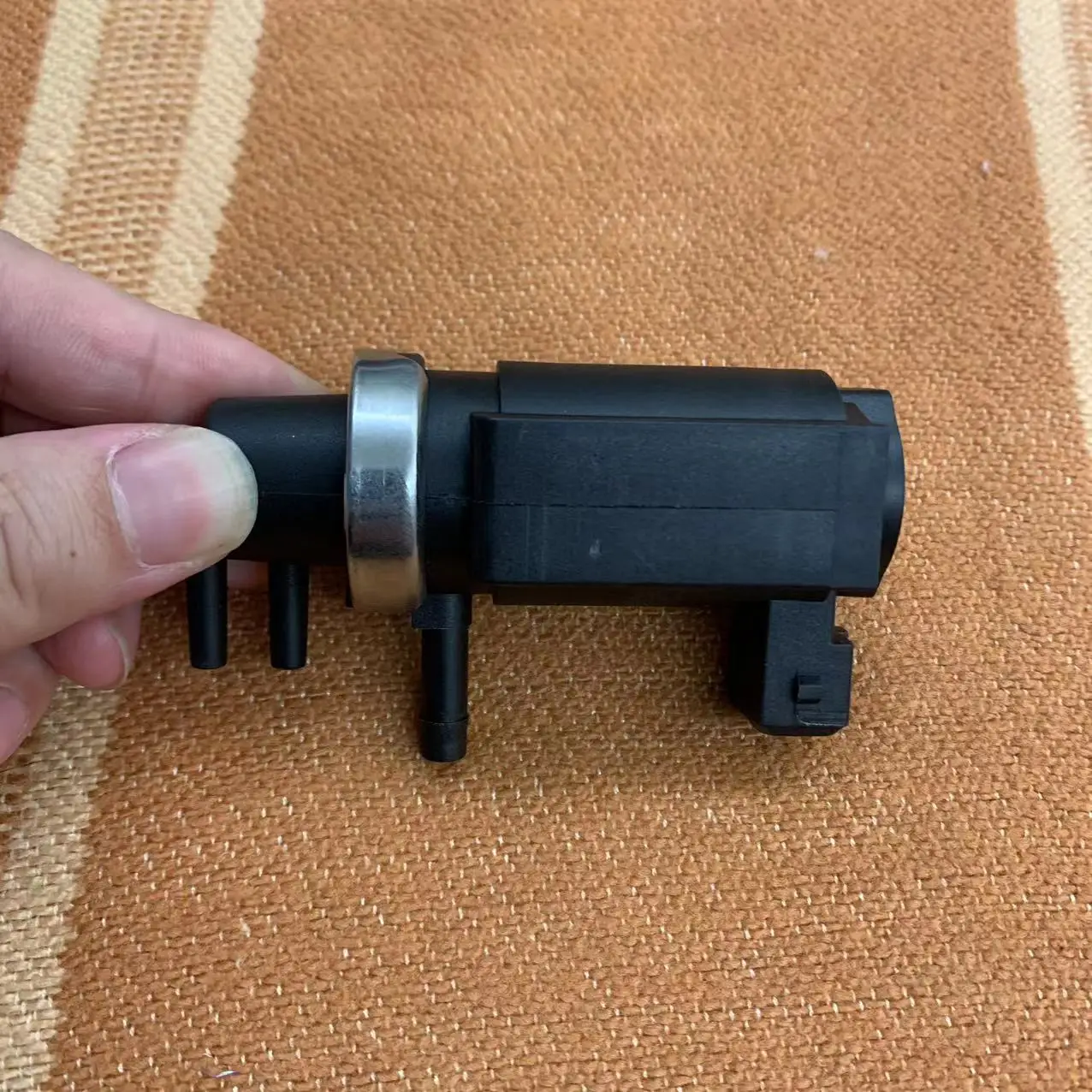 14956-EB70B Electroválvula turbo Nissan Navara D40/Pathfinder R51 - imagen 2