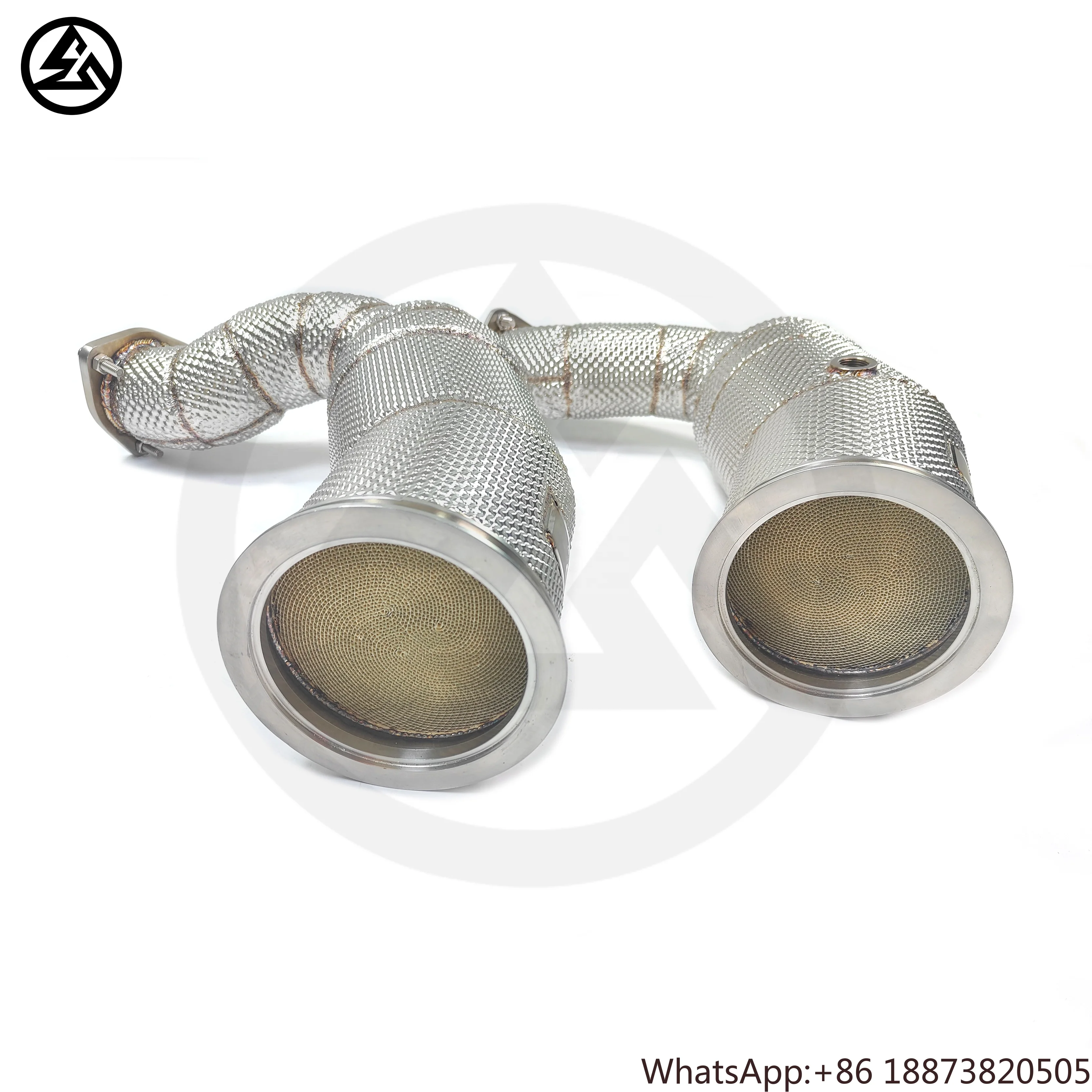 Detalle del catalizador deportivo integrado en la bajante para Porsche Cayenne Turbo