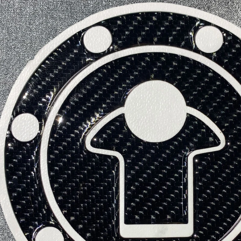 Tapa de llenado de depósito carbono 3D KTM Duke 125/390 y RC390 - imagen 3
