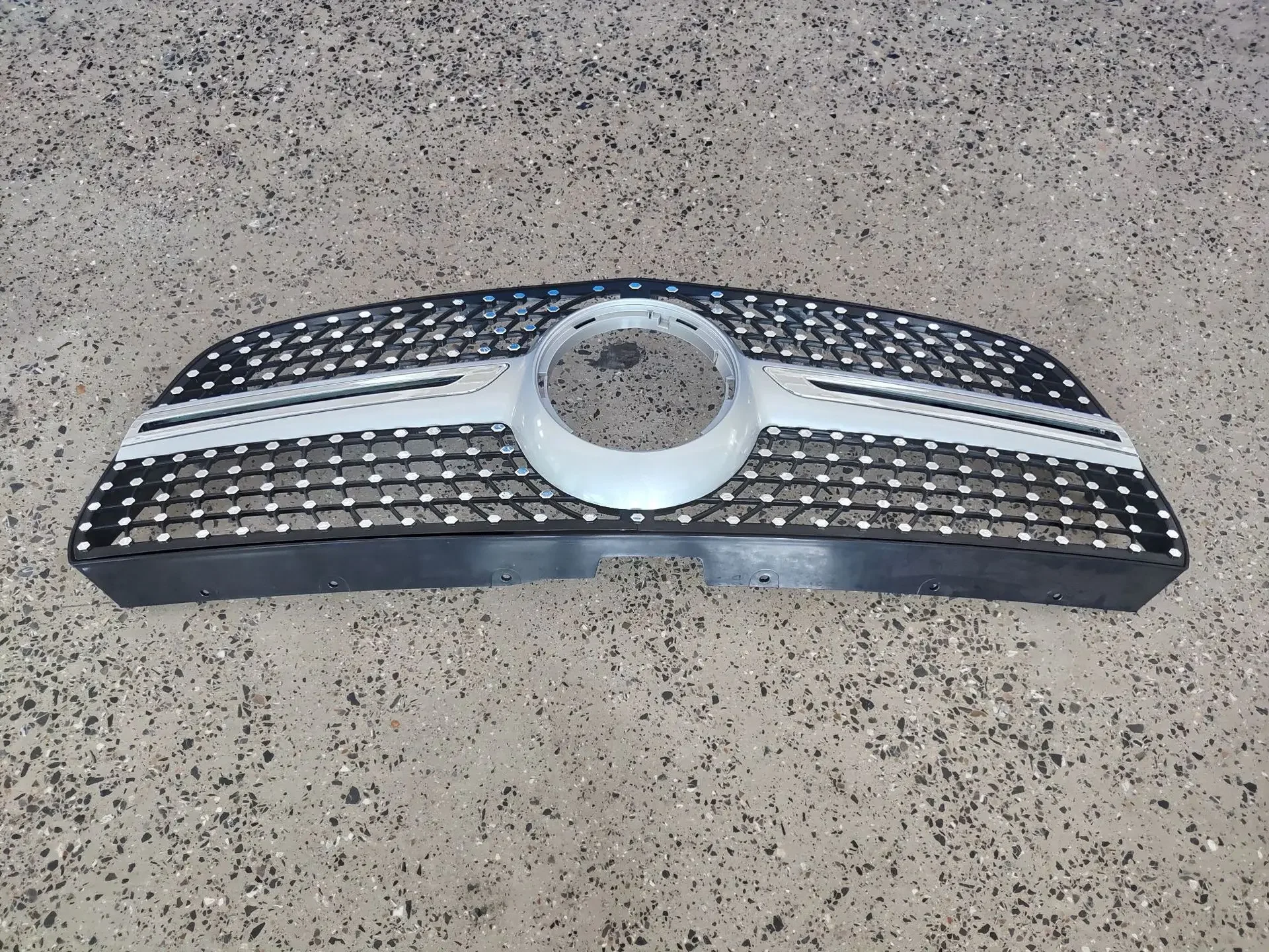 Rejilla delantera Mercedes-Benz Vito V260 W447 2016-2023 - imagen 4