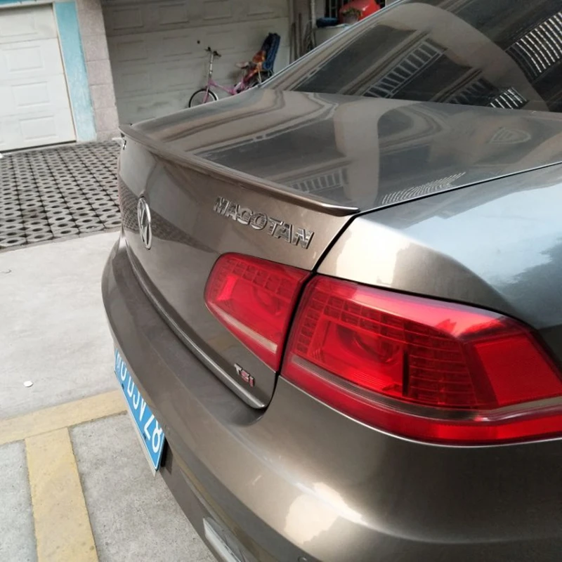 Alerón negro VW Passat B7 con labio divisor embellecedor de maletero - imagen 2