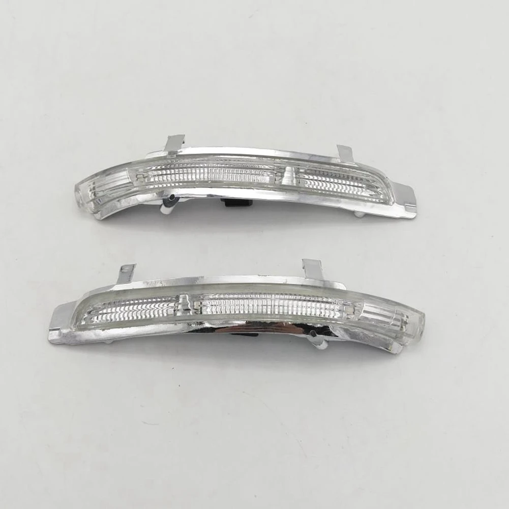 Luz LED para espejo con repetidor – Skoda Octavia II y Superb - imagen 3