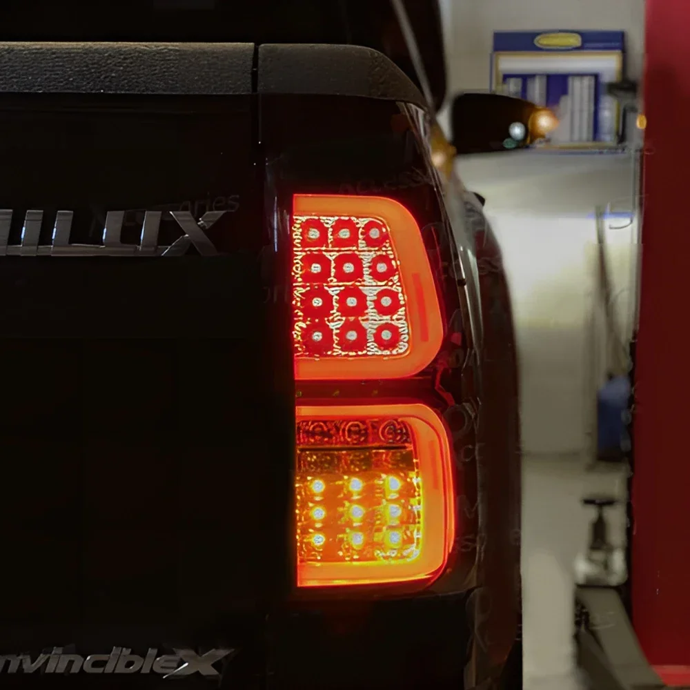 Pilotos traseros LED dinámicos para Toyota Hilux Revo/Vigo 2015-2021 - imagen 2