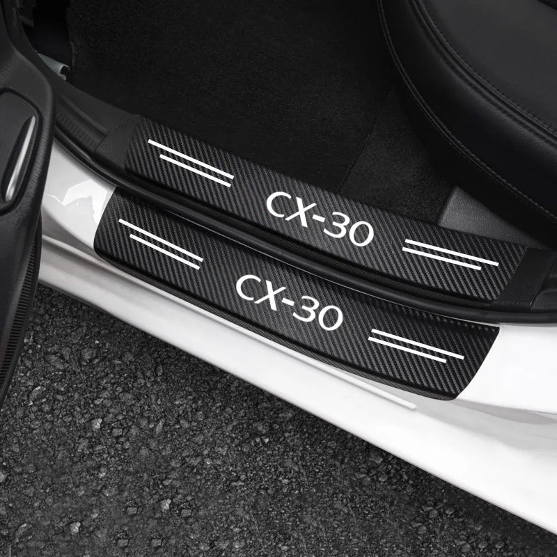 Pegatina protección fibra carbono parachoques trasero Mazda CX-30 - imagen 3
