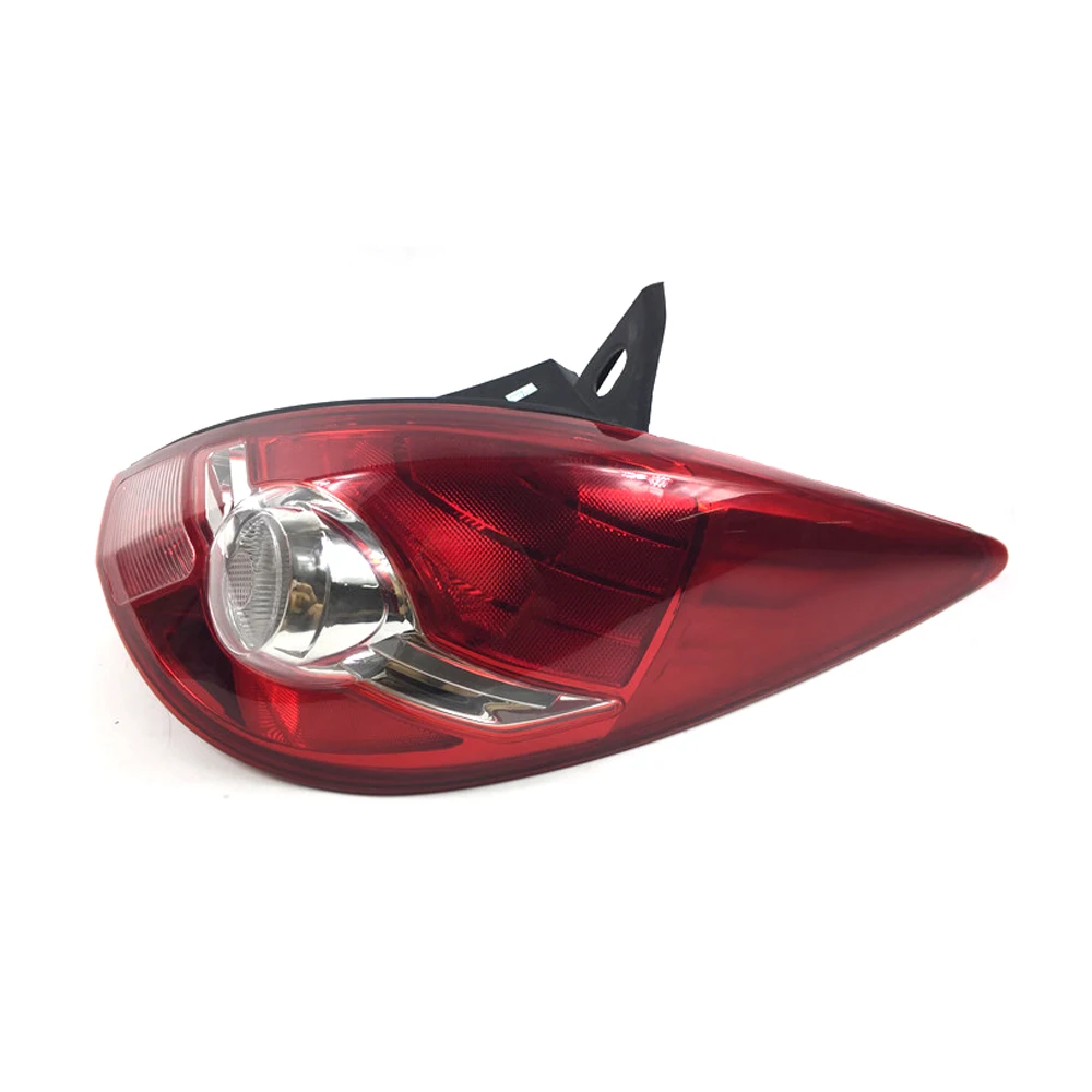 Parachoques trasero Nissan Tiida Hatchback 2008-2010 con luces - imagen 4