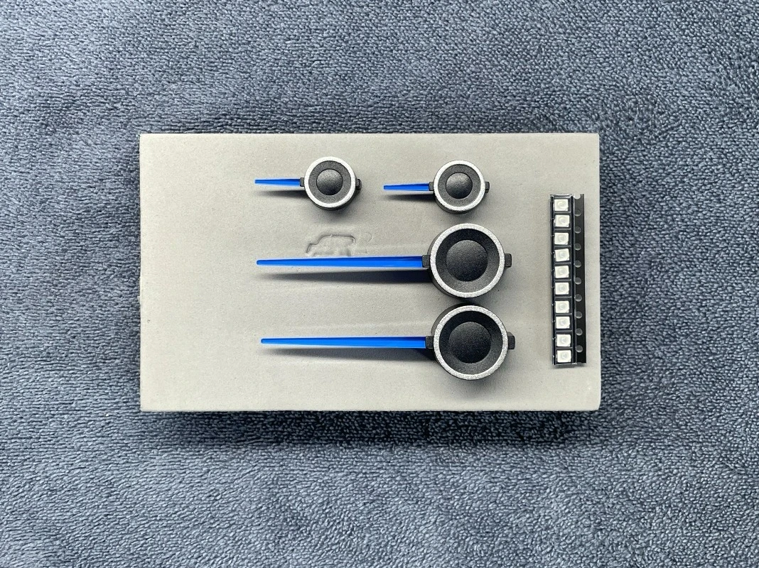 Punteros azules instalados en panel de instrumentos