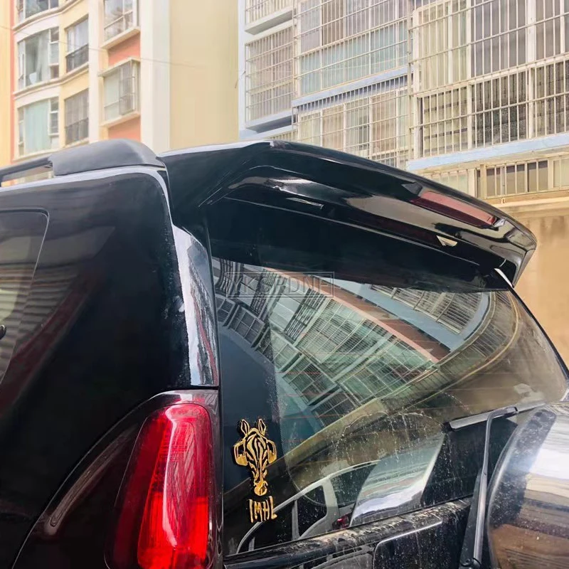 Alerón con luz LED instalado en Toyota Land Cruiser Prado