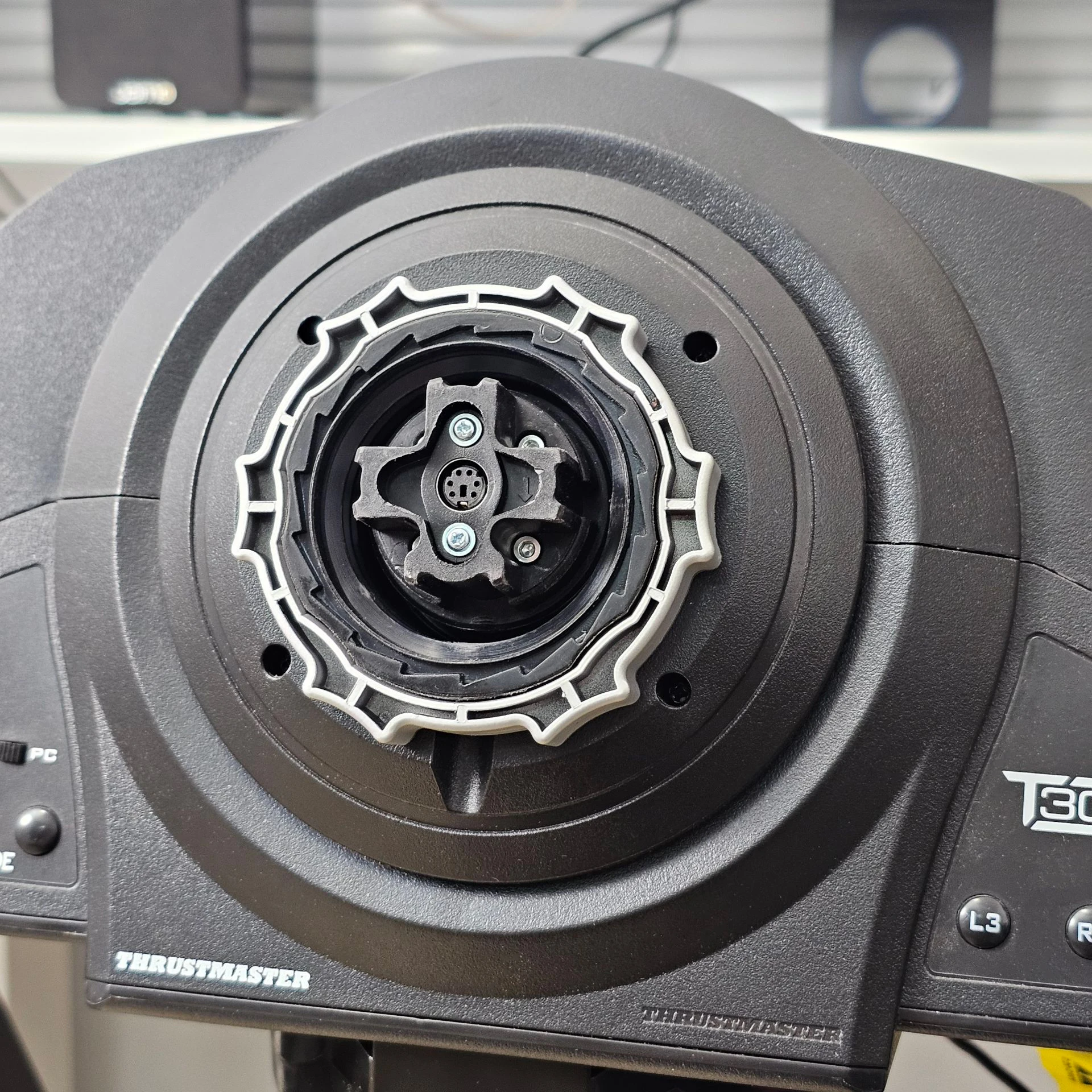 Vistas del anillo adaptador para volante Thrustmaster