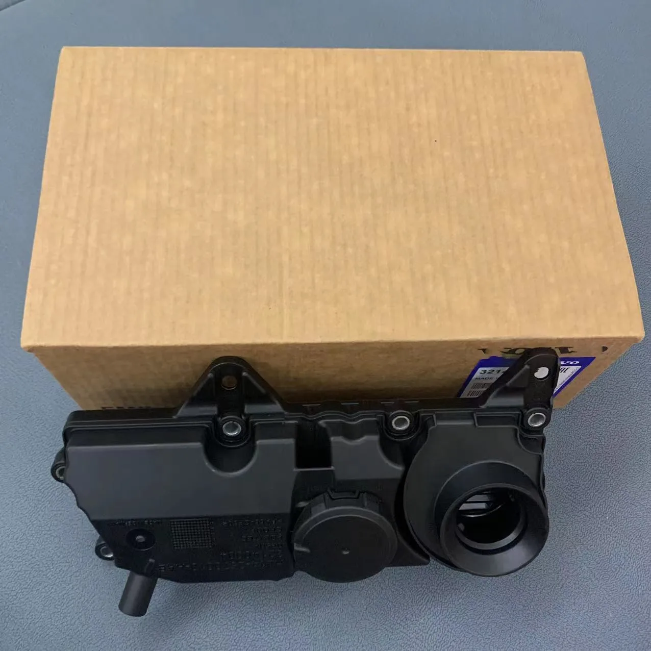 Cubierta separadora de válvula de escape Volvo con referencia OEM 32140004