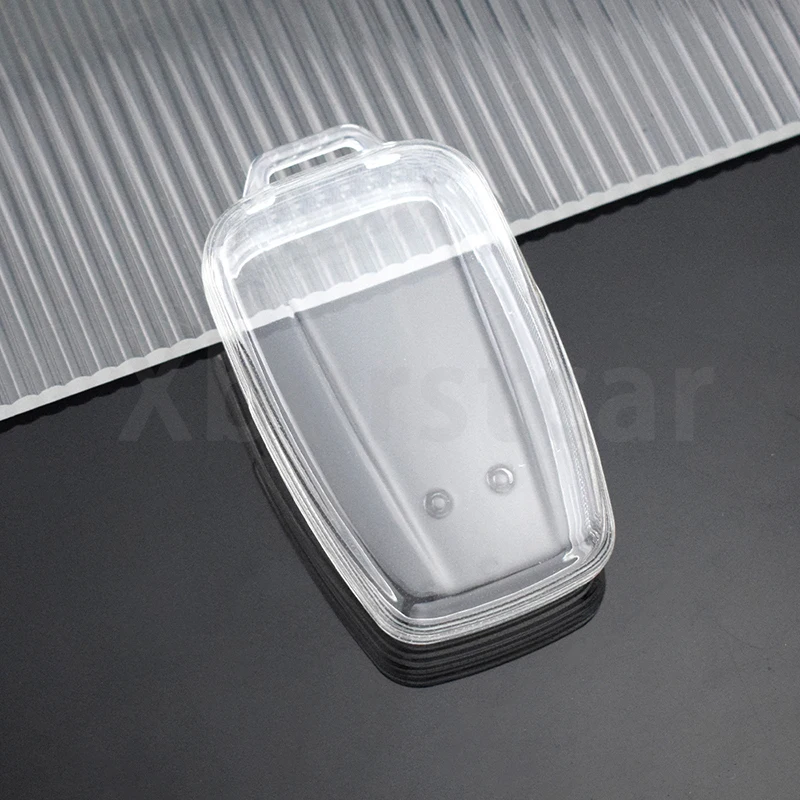 Carcasa transparente con botones en relieve para mando de coche