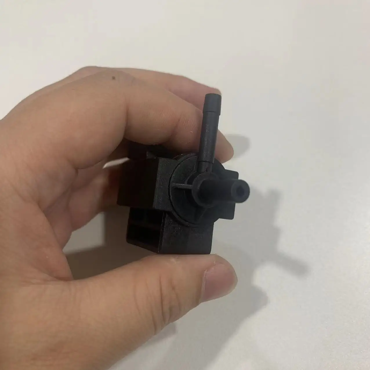 Válvula solenoide turbo OEM 30670449 para Volvo S60, S40 y V50 - imagen 3
