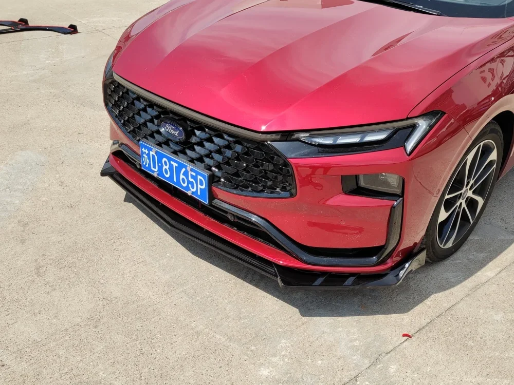 Vista frontal del kit de carrocería para Ford Mondeo