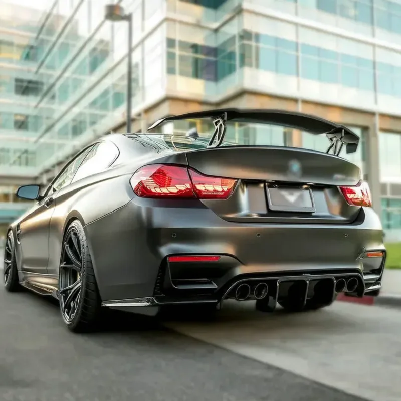 Ala GT fibra carbono BMW M3 M4 vista frontal