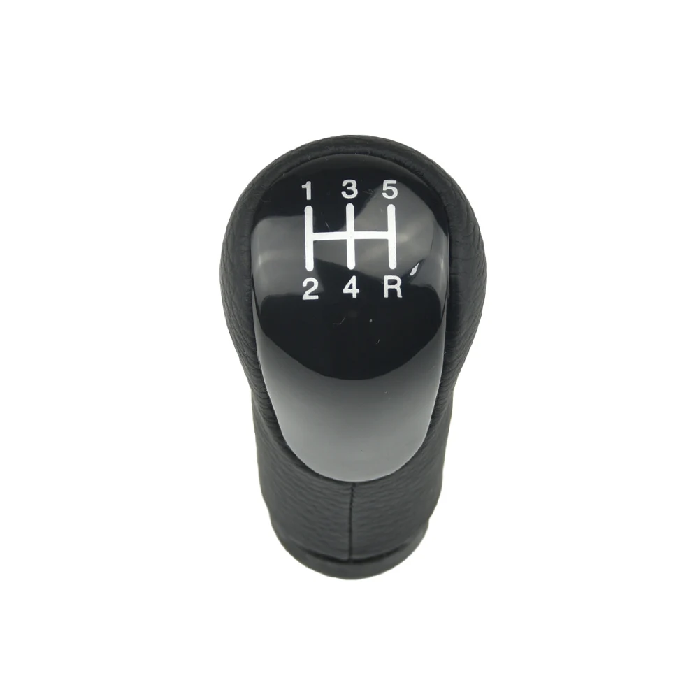 Perilla de cambio y funda mostradas fuera del vehículo