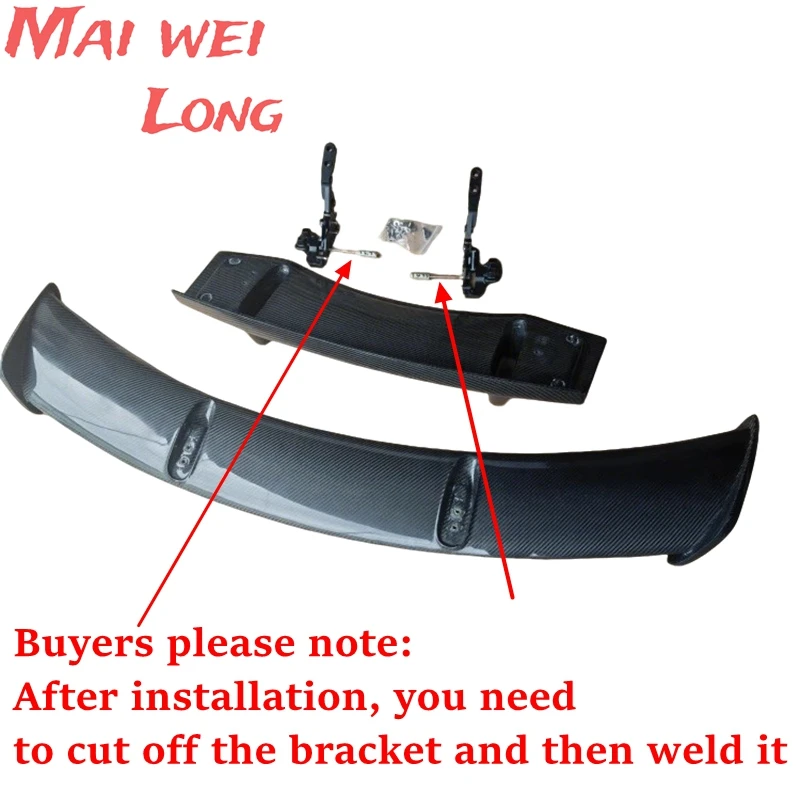 Alerón de fibra de carbono para Jaguar F-TYPE mostrado desmontado sobre superficie neutra