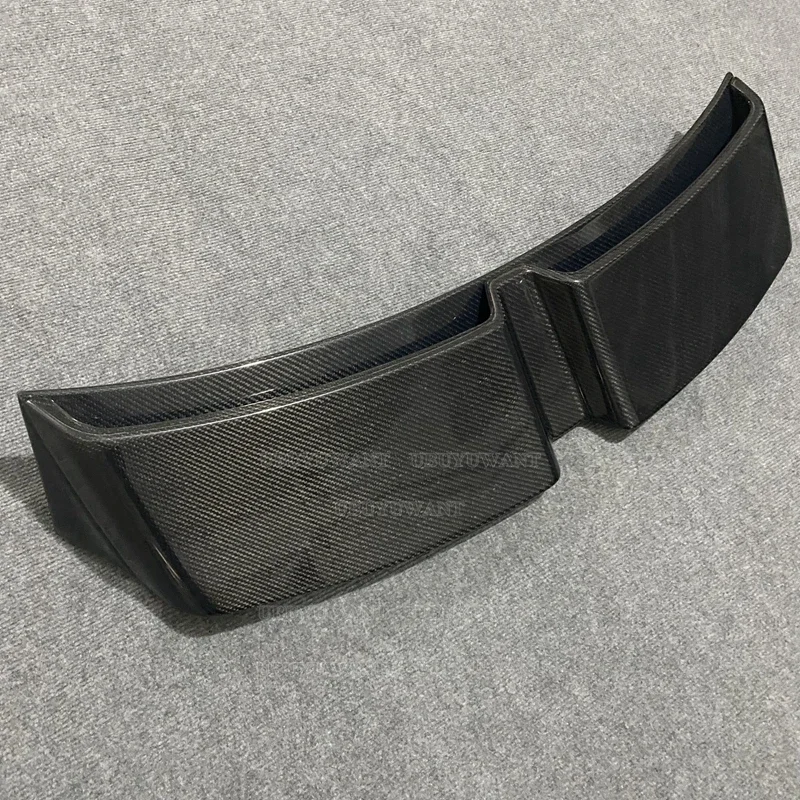 Alerón trasero de fibra de carbono UBUYUWANT instalado en un Audi