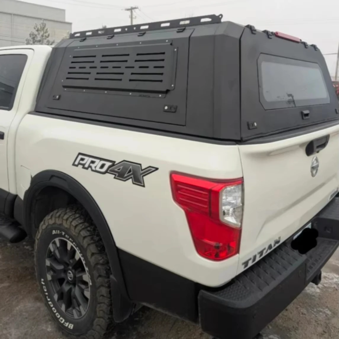 Tapa rígida de aluminio para caja Nissan Titan PRO-4X