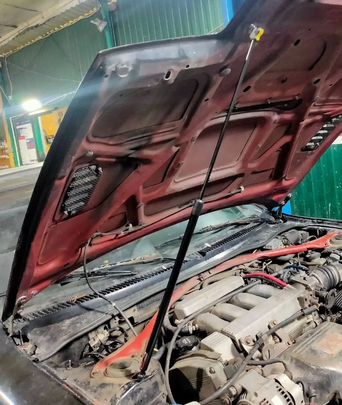 Amortiguador de capó delantero Toyota Celica T180 1989-1993 - imagen 3