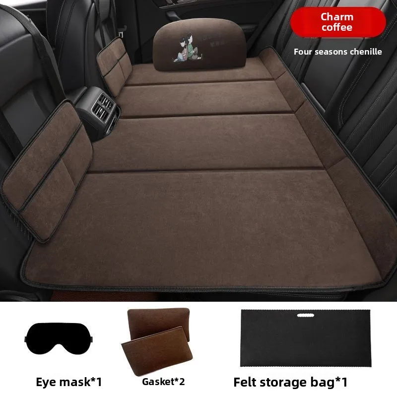 Cama plegable instalada en el coche