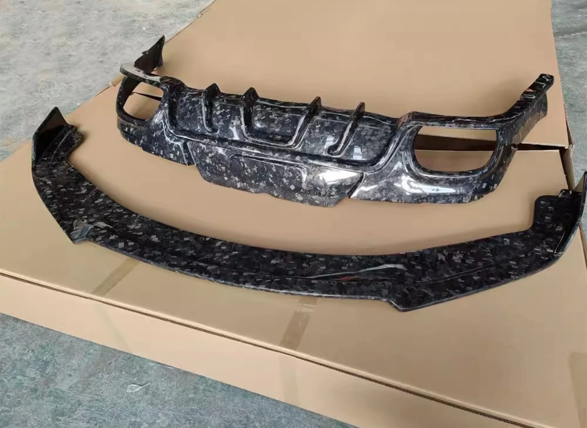 Detalle de las aletas y formas aerodinámicas del difusor