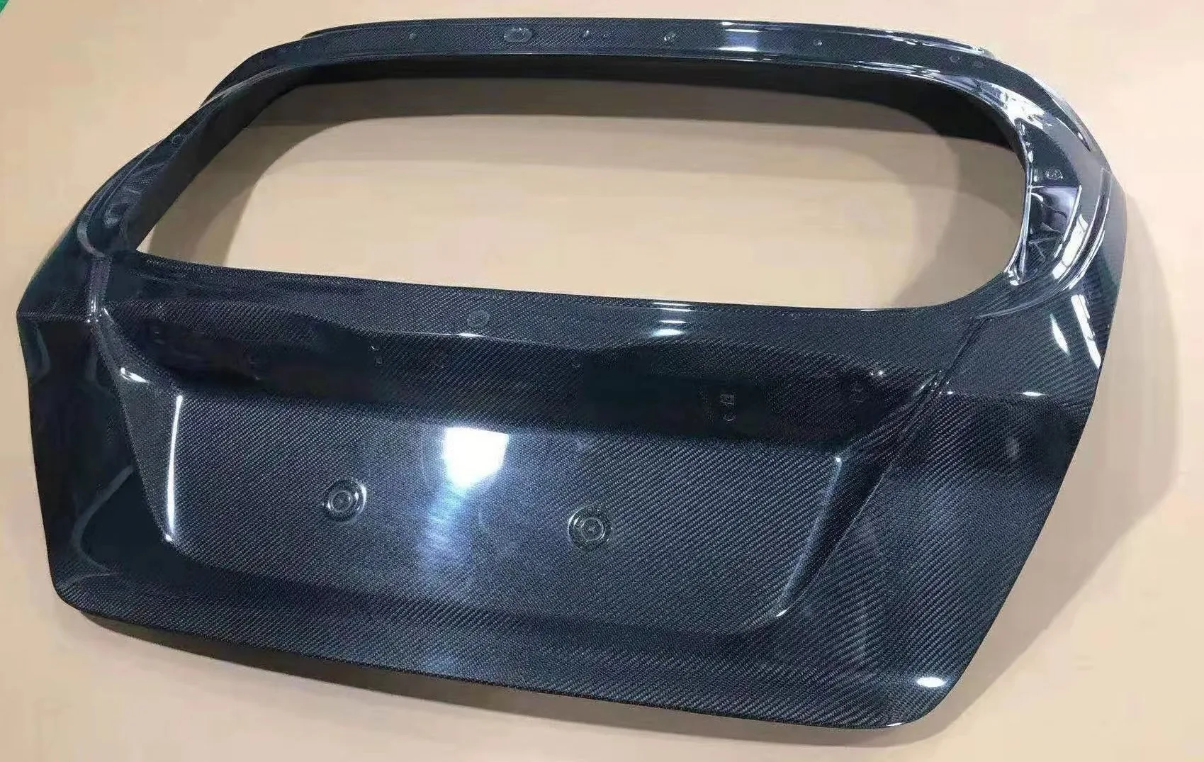 Tapa trasera de fibra de carbono para Ford Fiesta 2016 – estilo deportivo - imagen 2
