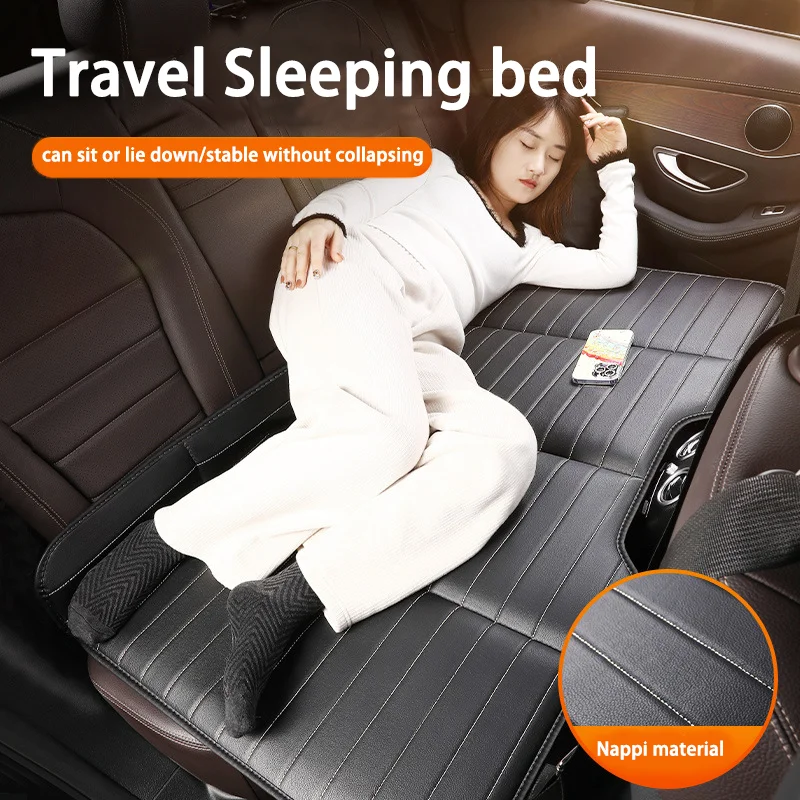 Cama plegable para coche en el interior de un vehículo