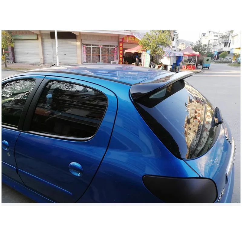 Alerón negro para Peugeot 206 visto desde la parte trasera