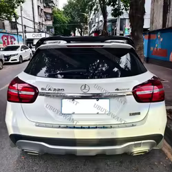 Alerón trasero de carbono HighKick para Mercedes GLA X156