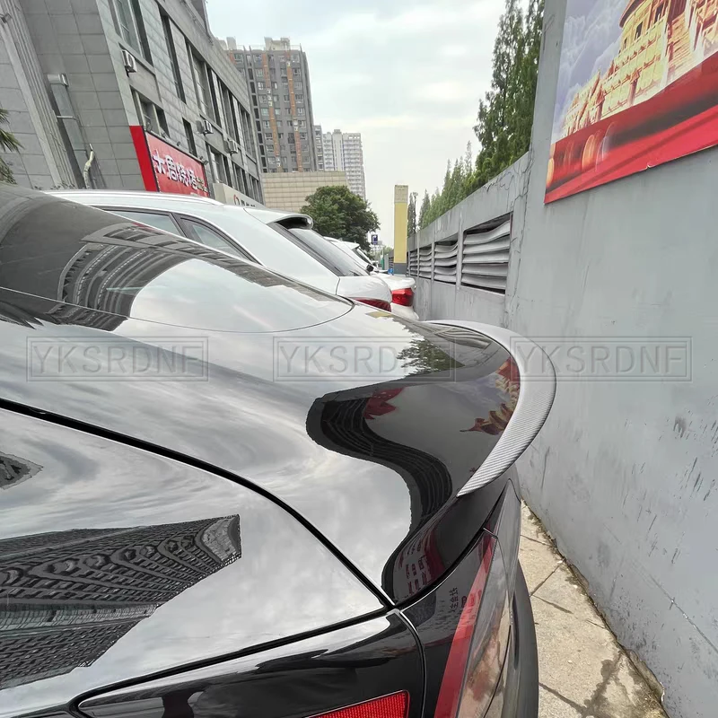 Detalles del divisor de alerón trasero