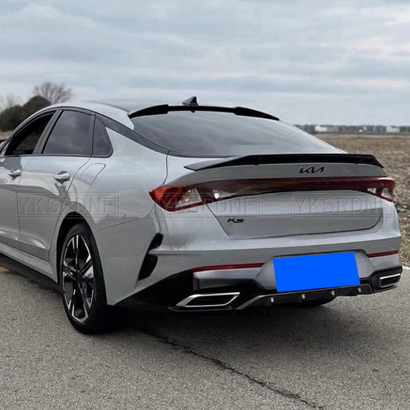 Alerón trasero instalado en KIA K5 GT
