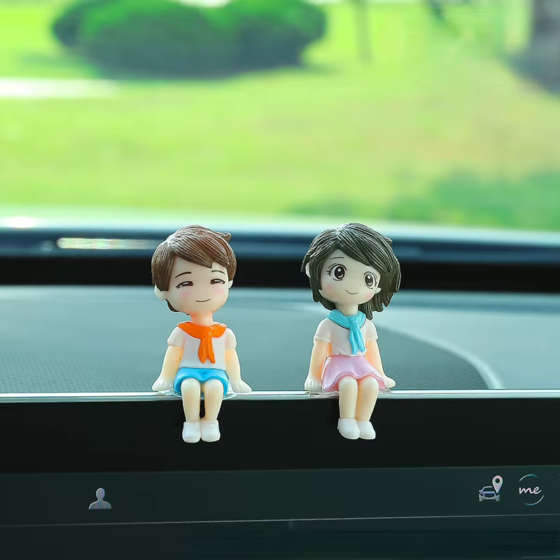 Adorno de pareja besándose para el salpicadero del coche - imagen 4