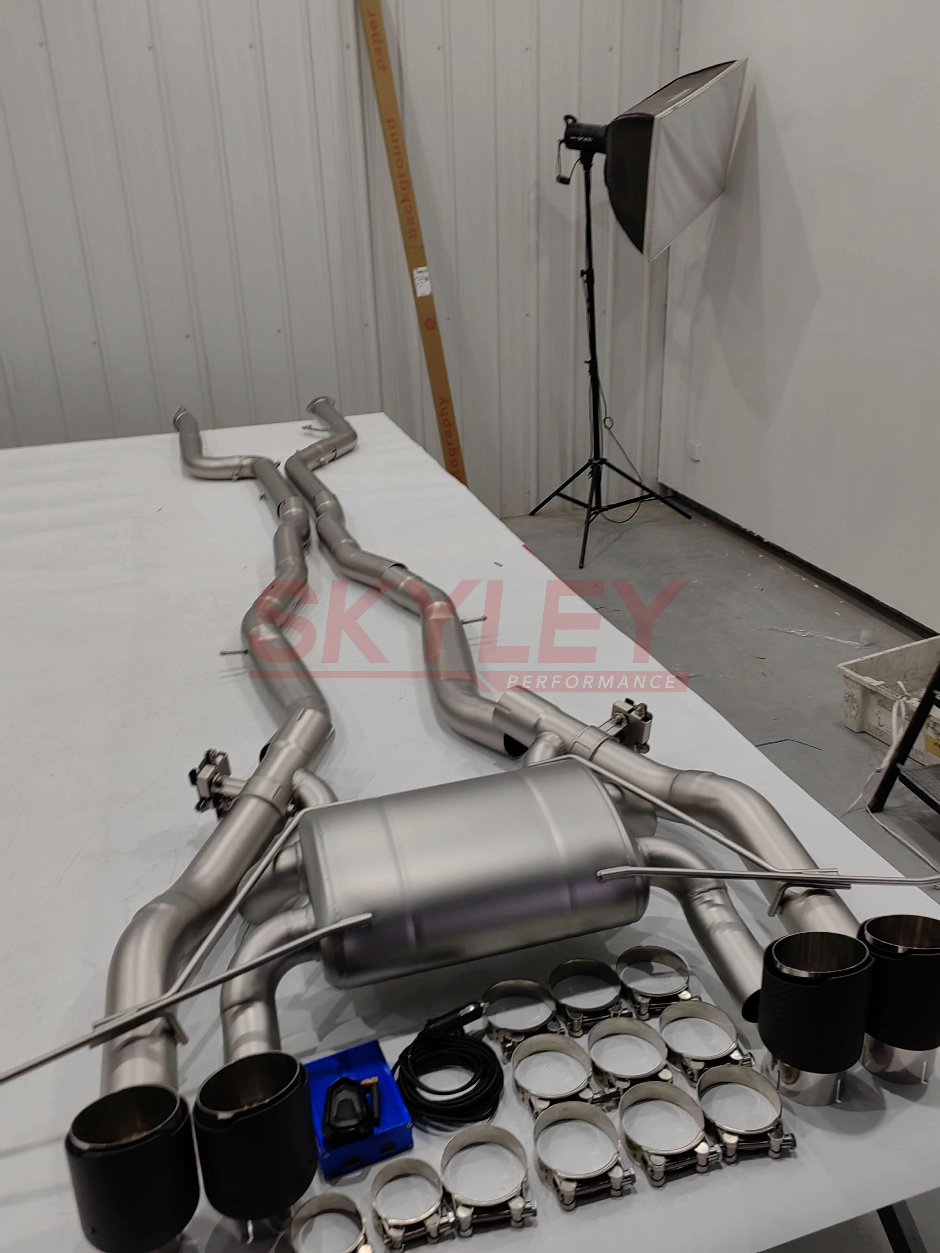 Sistema de escape cat-back de acero inoxidable para BMW M3 y M4