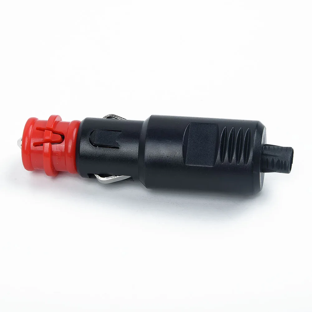 Detalle del adaptador para encendedor de coche