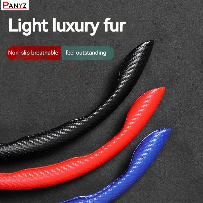 Vista frontal del protector para volante de coche de 38cm con acabado fibra de carbono