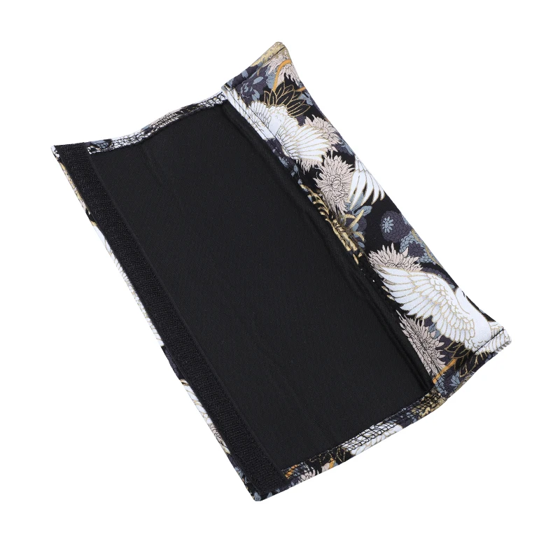 Vista frontal de la funda mostrando el patrón japonés