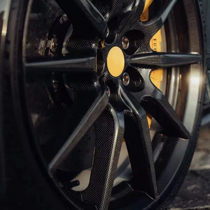 Llanta forjada en fibra de carbono para Ferrari SF90 y 296 GTB - imagen 2